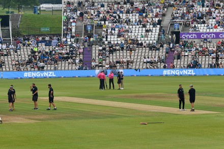 5,000 Cricket umpire Stock Pictures, Editorial Images and Stock Photos