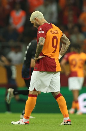 Galatasarays Mauro Icardi Reacts During Uefa Redaktionelles Stockfoto –  Stockbild
