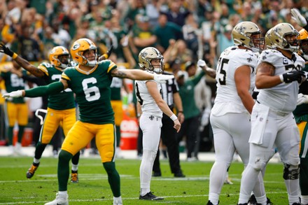 Green Bay, Wisconsin, USA. 24th Sep, 2023. Green Bay Packers linebacker  Quay Walker (7) and safety Rudy Ford (20) tackle New Orleans Saints running  back Kendre Miller (25) during the NFL football