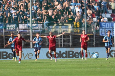 Futebol Italiano Serie B Combina Como Cittadella Vs Spal Foto Editorial -  Imagem de jogador, futebol: 248082236