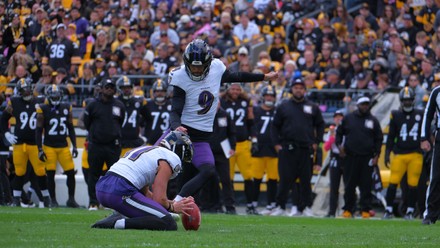 Baltimore ravens kicker justin tucker hi-res stock photography and images -  Alamy