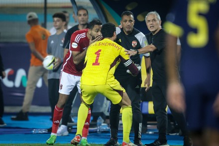 Goleiros Nacional Mohamed El-Shenawy Da Equipe De Futebol De Egito Foto de  Stock Editorial - Imagem de goleiro, profissional: 138193208