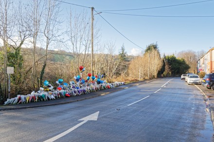 「tributes Three Teenagers Killed Crash Coedely」の写真素材（限定） | Shutterstock