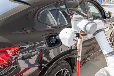 Intelligent Refueling Robot Refueling Vehicles Petrochina Editorial ...