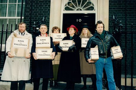 ? Eric Richard Prunella Scales Patricia Routledge Lindsay Duncan And Neil Pearson Protest Outside 10 Downing Street Against Government Cuts To The Arts