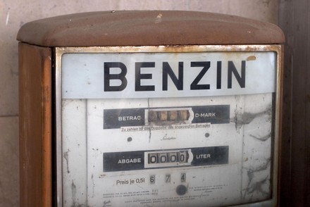 Benzin, Font Family