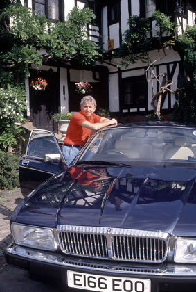 Vince Hill at Home, Henley on Thames, Britain  - 1988