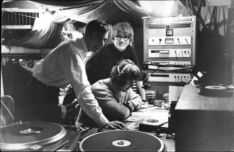 Pop Group / Singers Peter And Gordon With Dj David Dennis In The Studio Aboard Radio London Peter Asher And Gordon Waller