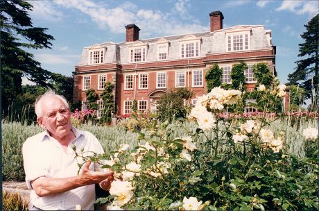 Jack Stringer Former Gardener To Prime Minister Harold Macmillan. Stringer Is Shown Here On Grounds Of The Macmillan's Birch Grove Home 1993.