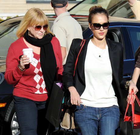 Jessica Alba Out and About in Los Angeles, America - 22 Dec 2011