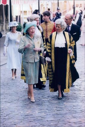 Anniversaries V.i.e Day 50th Anniversary (ve Day) 1995 Victory In Europe Day Queen Elizabeth With Betty Boothroyd At Westminster