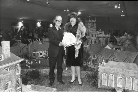 Sir Hugh Casson Of Daily Mail Trust With Patricia Harmsworth / Viscountess Rothermere In Model Village At Ideal Home Exhibition 1979.