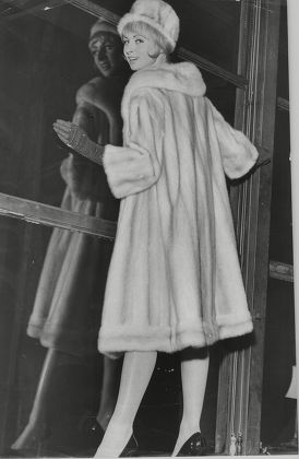 Sue Elliott Model In A2 000 Mink Coat 1963.