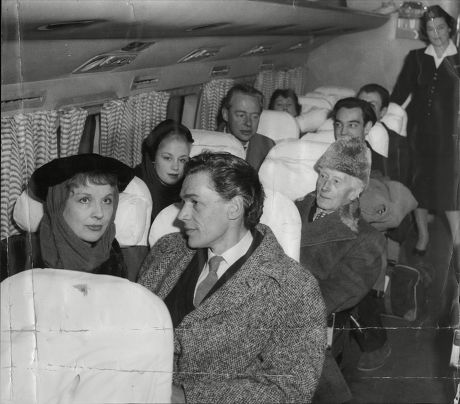 Hamlet Company On Aircraft Leaving For Moscow Actress Diana Wynyard And Actor Paul Scofield (front Seats) And Actress Mary Ure And Actor Ernest Thesiger (2nd Seats) And Actors Alec Clunes And Richard Johnson (3rd Seats)