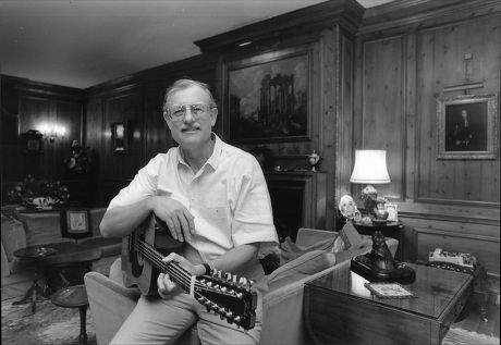 Roger Whittaker Singer At Home With Guitar 1986.