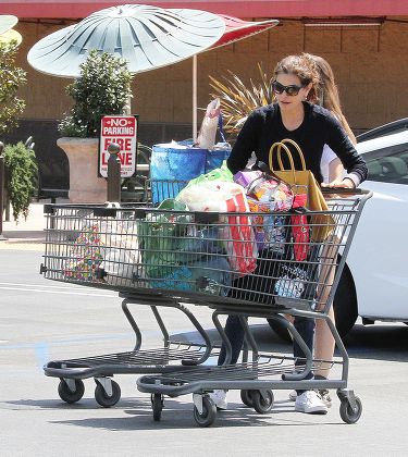 Teri Hatcher and daughter Emerson out and about grocery shopping, Studio City, Los Angeles, America - 06 Apr 2012