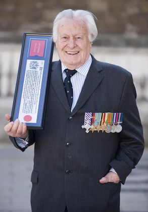 Squadron Leader Geoffrey Wellum Dfc The Youngest Spitfire Pilot In The Battle Of Britain Receives The Freedom Of The City Of London Today Picture By Glenn Copus