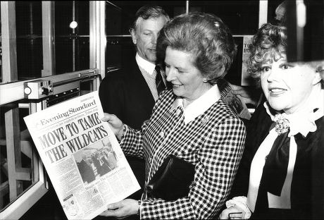 Margaret Thatcher Prime Minister Tours Evening Standard's Printing Presses At Harmsworth Quays; Here Holding Front Page Bearing A Photo Of Her Arrival Half An Hour Earlier With Patricia Harmsworth / Viscountess Rothermere 1989. 