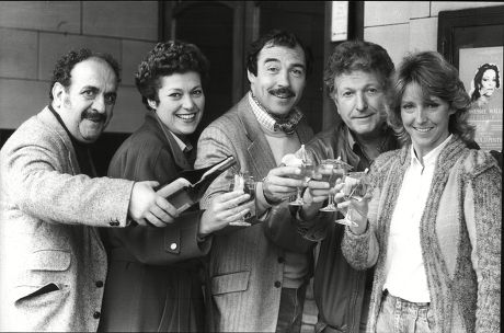 Carlos Douglas Anne Cunningham Neil Stacy Keith Barron And Joanna Van Gyseghem Actors With Drinks For Stage Version Of Tv Comedy Duty Free 1985.