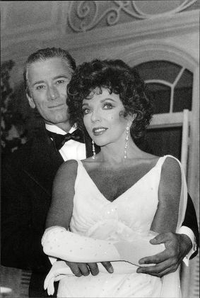 Keith Baxter As Elyor And Joan Collins As Amanda In The Play Private Lives At The Theatre Royal In Bath