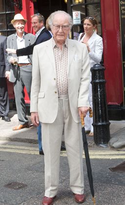 Wendy Richard plaque memorial, London, Britain - 05 Jul 2009 Stock ...