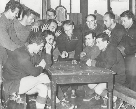 Liverpool Manager Bill Shankly (dead 9/81) With His Players. Seated Left To Right Willie Stevenson Ron Yeats Gerry Byrne Kevin Lewis Ian Callaghan. Standing: Ian St John Roger Hunt Bill Shankly Jimmy Melia And Ronnie Moran.