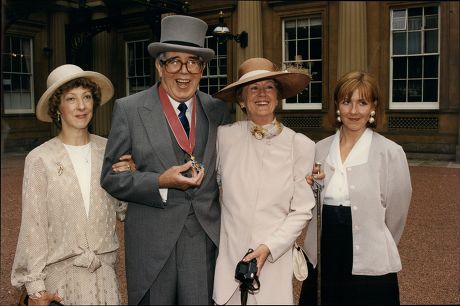 Leslie Crowther (dead 9/96) With Wife Jean (on His Right) And Daughters Lindsay (l) And Liz (r) After Receiving His Cbe At Buckingham Palace.