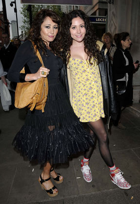 __COUNT__ imágenes de 'Abigail's Party' play press night, Wyndhams