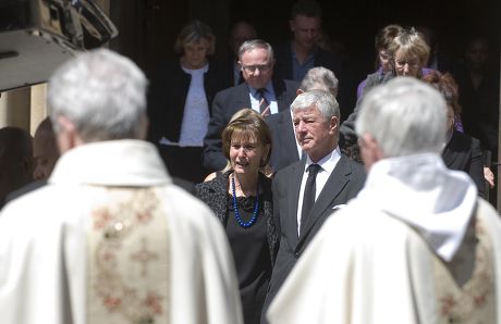 Funeral Of Photographer Tim Hetherington Who Was Killed On Assignment On Libya. Mum And Dad Picture By Glenn Copus