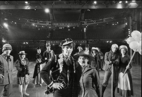 The London Palladium Theatre Turned In To An Ice Rink For John Curry's Ice Show Pictured John Curry And Lorna Brown In Costume With The Cast