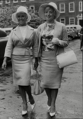 Vera Day Actress At Divorce Court With Fellow Actress Sandra Dorne 1961.