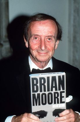 BOOKER PRIZE WINNER AWARDS AT THE GUILDHALL, LONDON, BRITAIN - 1990