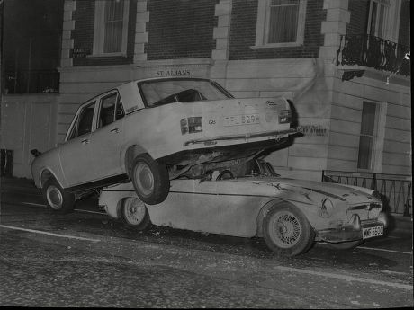 Car Accident Oakley Street Junction Albert Editorial Stock Photo - Stock  Image | Shutterstock