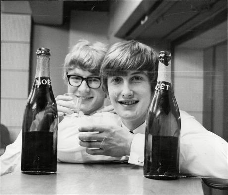 Gordon Waller And Peter Asher Who Make Up The Pop Group Peter And Gordon