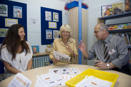The Duchess Of Cornwall With Suzanne Diver And David De Cruz At The Cavendish Primary School In Chiswick Today Where She Made A Donation To A Campaign To Fund 10 Vrh Reading Volunteers During Her Visit To The School's Volunteer Reading Help (vrh) Pr