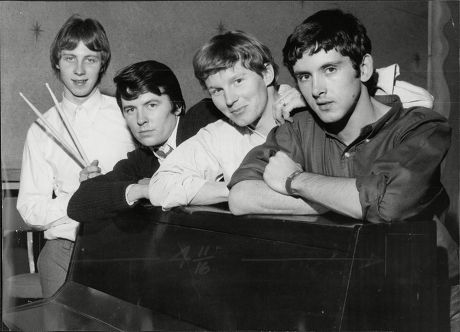 New Line-up For Pop Group 'the Searchers' In 1966 - (l-r) John Blunt Mike Pender John Mcnally And Frank Allen. For Full Caption See Version.