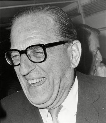 Stanley Holloway (dead January 1982) Actor