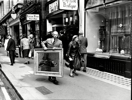 Mr David Mann Of The Bodley Gallery In Ne York Is Seen Carrying Picasso's Painting 'mere Et Enfant De Profil Along Bond Street In London After Collecting It From Sotheby's Auction Room Where He Paid A190 000 For It.