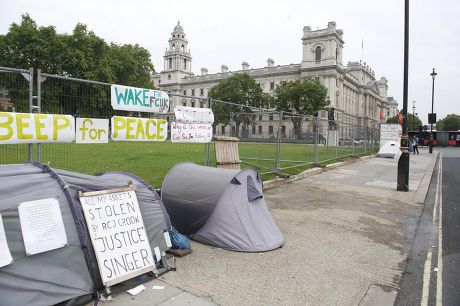 The Empty Space That Was Once Filled With The Hoardings And Protest Placards Of Peace Campaigner Brian Haw Who Used His Right To Protest In Parliament Square For Almost 10yrs Picture By Glenn Copus.