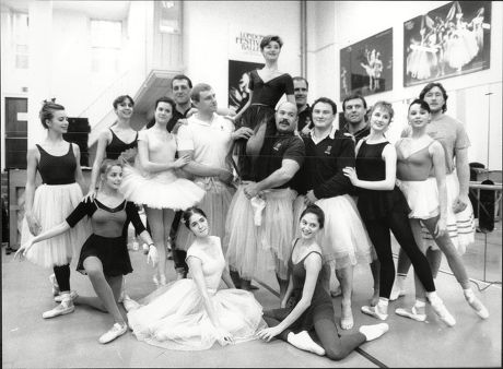 England Rugby Players Attend A Ballet Class With The English National Ballet. Brian Moore With Theresa Jarvis Sandra Ashwin And Zara Deakin.