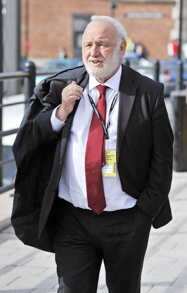 Frank Dobson. Labour Party Annual Conference At The Liverpool Arena. Pic Bruce Adams / Copy Lobby - 26.9.11.