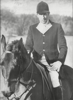 David Somerset 11th Duke Of Beaufort Out Hunting David Robert Somerset 11th Duke Of Beaufort (born 23 February 1928) Known As David Somerset Until 1984 Is A British Peer. He Is The Son Of Henry Robert Somers Fitzroy De Vere Somerset And Bettine Viole