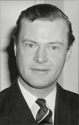 Politician Mp Lord Bathurst 8th Earl Bathurst Henry Allen John 8th Earl Bathurst Dl (1 May 1927 A 16 October 2011) Styled Lord Apsley From 1942 To 1943 Was A British Peer Soldier And Conservative Politician. He Was Most Recently Known For An Altercat