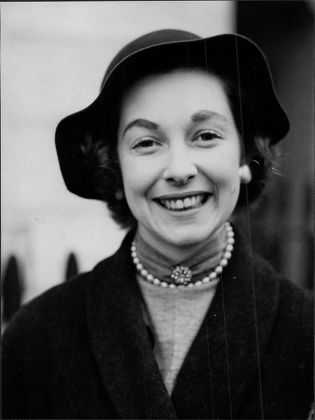 Fashion Model Gloria Clarry Now Countess Of Bathurst Wife Of Politician Mp Lord Bathurst 8th Earl Bathurst Henry Allen John 8th Earl Bathurst Dl (1 May 1927 A 16 October 2011) Styled Lord Apsley From 1942 To 1943 Was A British Peer Soldier And Conser