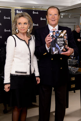 Sir Roger Moore 'Bond on Bond' book signing at Harrods, London, Britain - 11 Oct 2012