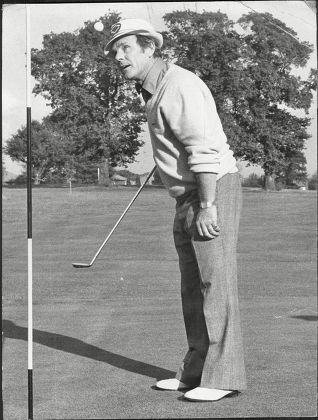 Dickie Henderson (dead September 1985) Comedian Playing Golf.