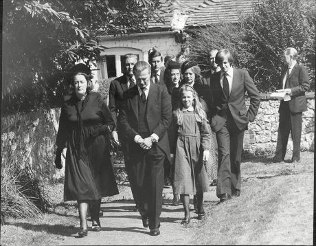 Designer David Hicks With Wife Lady Pamela Hicks And Daughter India Hicks Lead The Mourners To The Grave At Funeral Prince Philip And Prince Charles Prince In Background David Nightingale Hicks (25 March 1929 A 29 March 1998) Was An English Interior