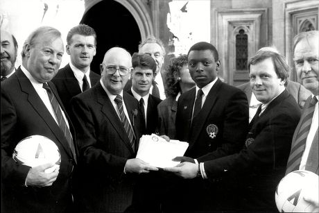The Professional Footballers Association Deliver A Petition Against Proposed Id Card Scheme. (l-r) Nigel Spackman Denis Howell Mp Brian Marwood Garth Crooks And Gordon Taylor.