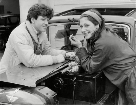 Jane How Actress With Alan Hunter Both Leaning Over Car 1980.