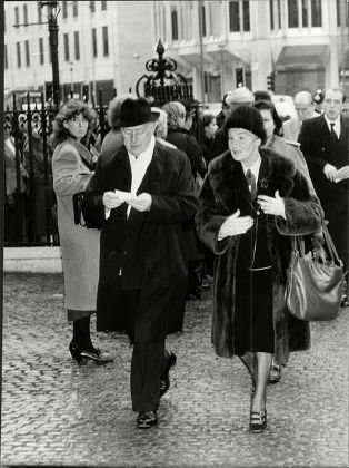 Actor Sir Alec Guinness With Lady Guinness At Memorial Service For Sir Ralph Richardson Sir Alec Guinness Ch Cbe (2 April 1914 A 5 August 2000) Was An English Actor. After An Early Career On The Stage He Was Featured In Several Of The Ealing Comedies